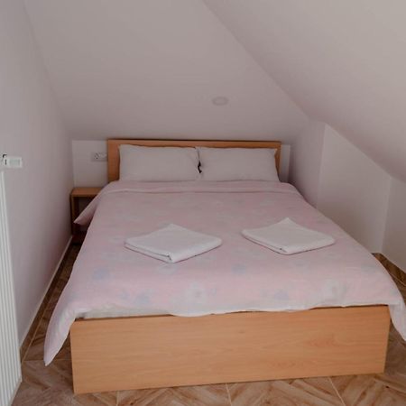 Ferienwohnung Mansarda Mica Cu Baie Proprie Cluj-Napoca Exterior foto