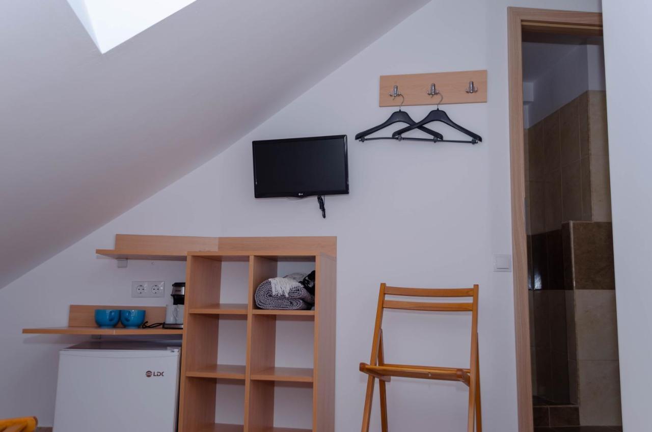 Ferienwohnung Mansarda Mica Cu Baie Proprie Cluj-Napoca Exterior foto