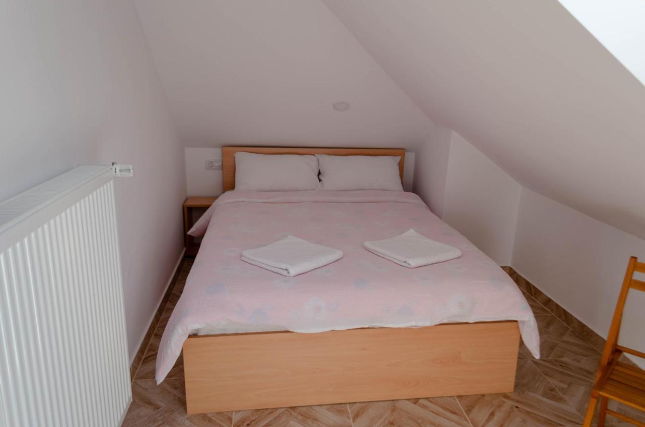 Ferienwohnung Mansarda Mica Cu Baie Proprie Cluj-Napoca Exterior foto