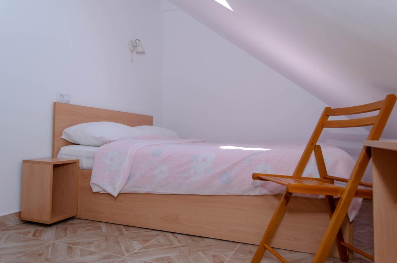 Ferienwohnung Mansarda Mica Cu Baie Proprie Cluj-Napoca Exterior foto